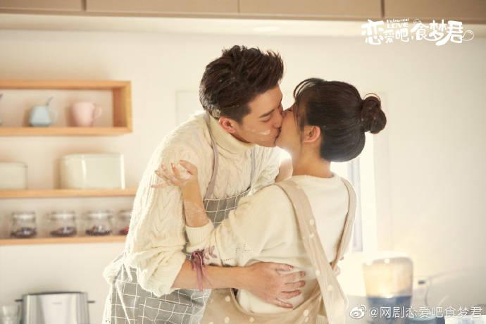 非洲有个岛国，岛上几乎全是黄种人，每年丰收流行一个“翻尸节”