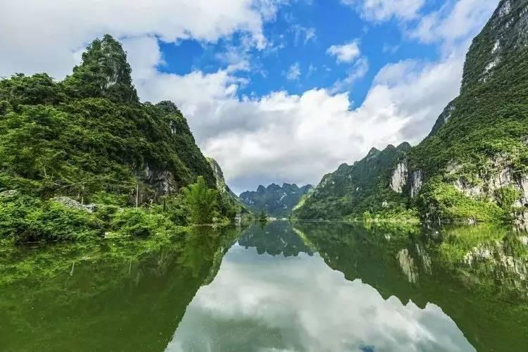 再深的爱没有缠绵说散就散歌曲原唱是谁？游戏画面