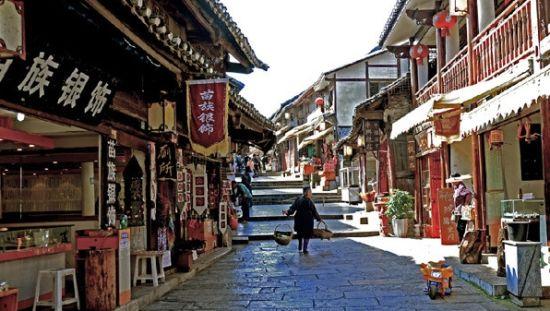 “赶”椰子、“科目三”助阵……海南这场“村VA”太hiang了！